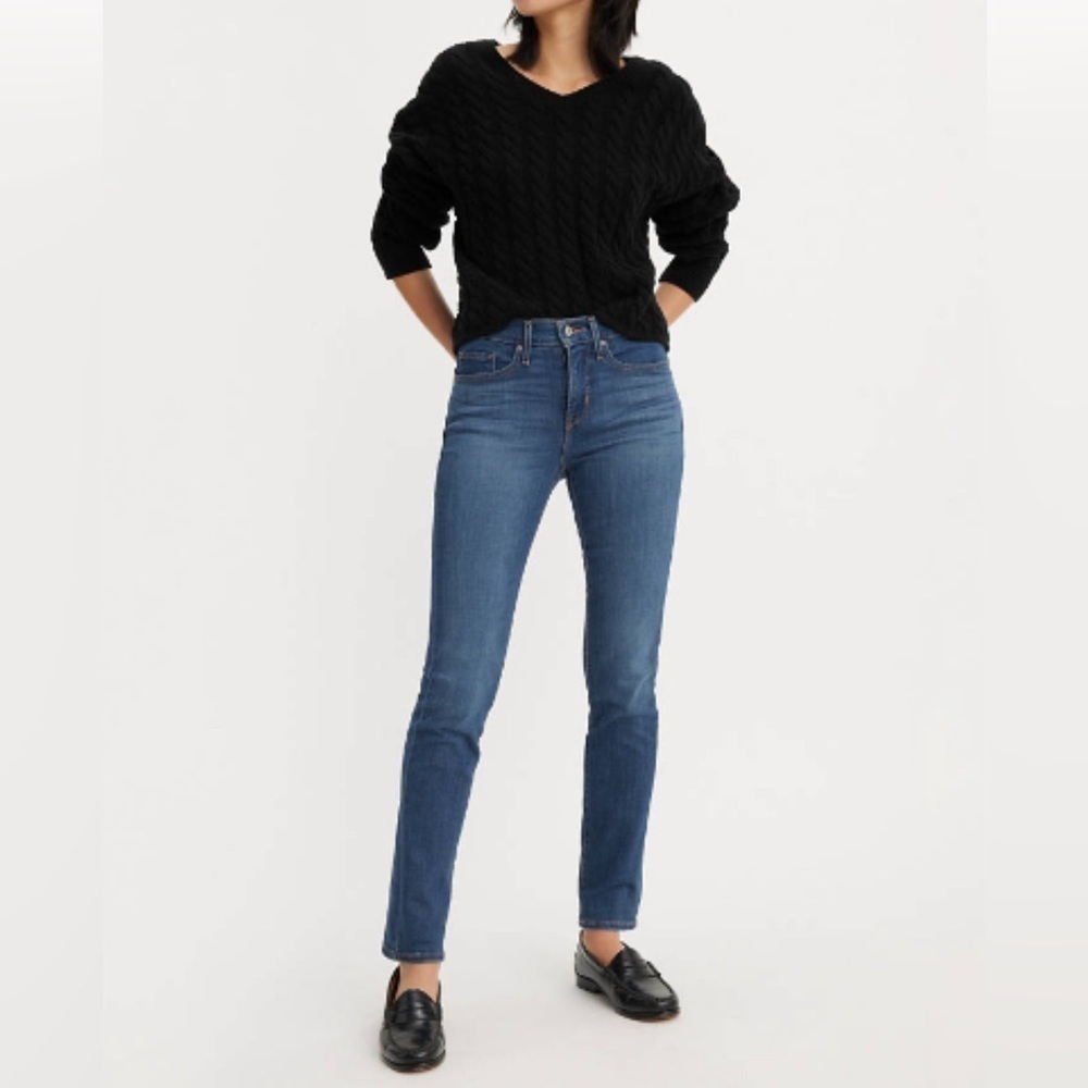 Levi’s Women’s Slim Straight Medium Wash Jeans Size 29